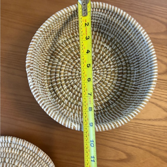 Brown and white African wicker lidded basket - Picture 3 of 4